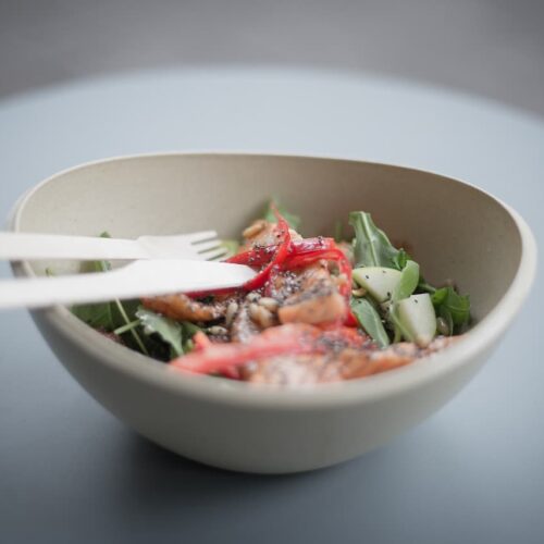 Rimmet laks med kaperspesto + salat - ESAMOR Take AWay